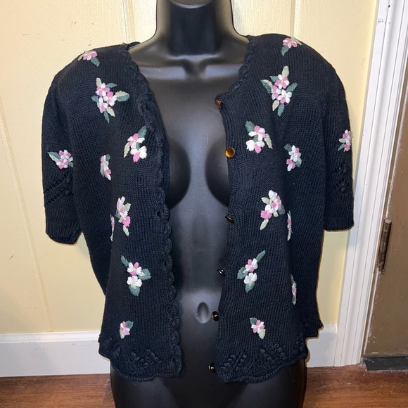 3/$18 Vintage Herman Geist Short Sleeve Embroidered Floral Button Top Size L - Picture 5 of 16